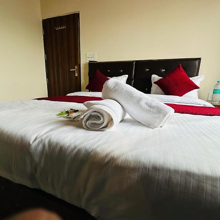The Lord Krishna Residency Vrindavan Hotel Exterior foto